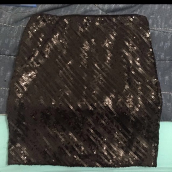 Black sparkly skirt - Picture 2 of 2